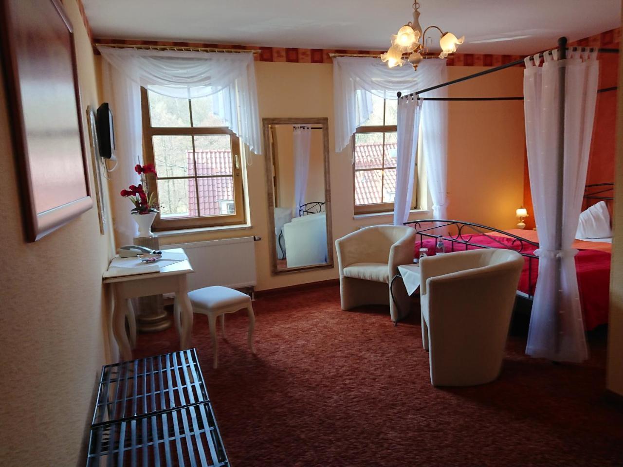 Saalfeld Saale Hotel & Ferienwohnungen Bohlenblick מראה חיצוני תמונה